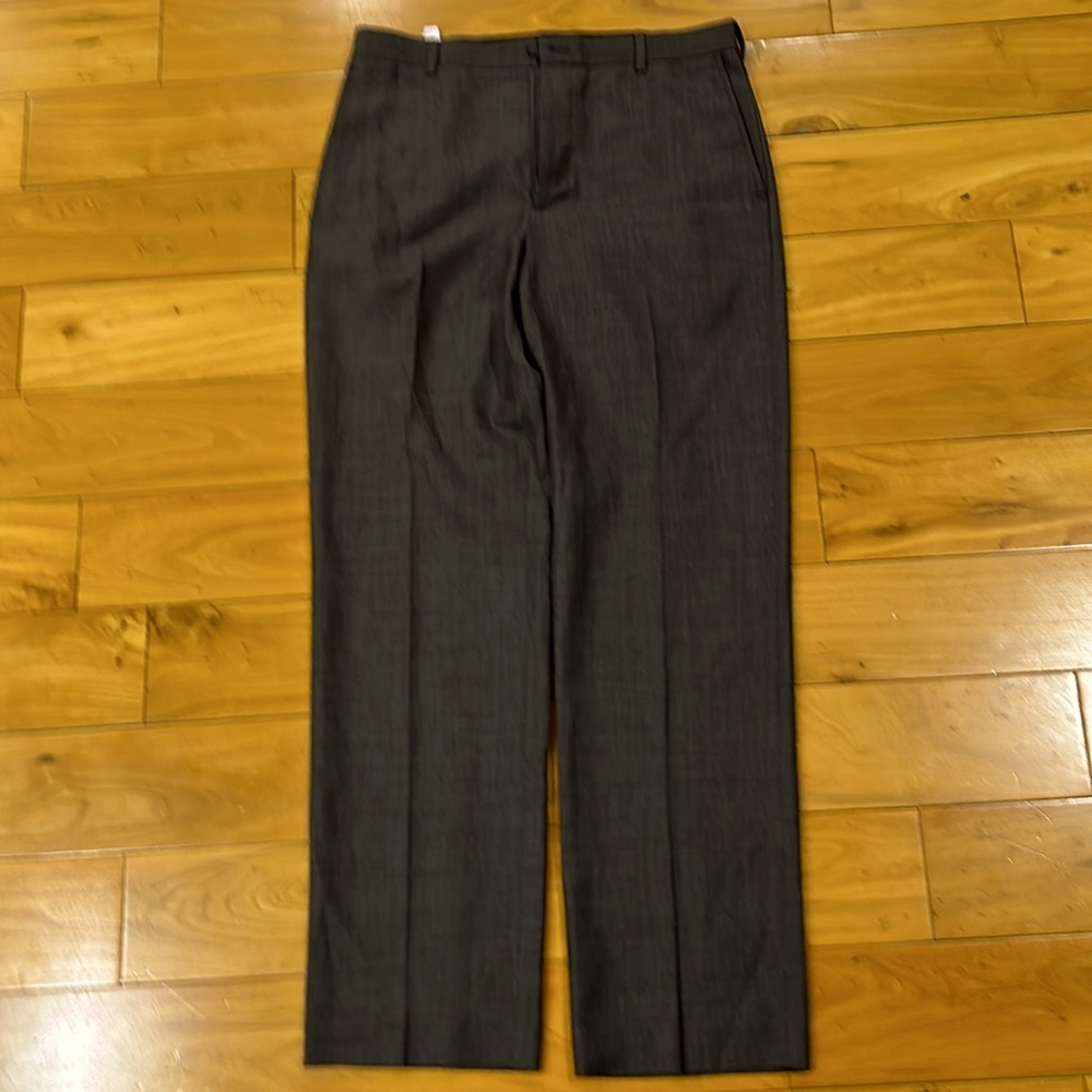 Gray smart pants. Excellent condition. Size 32 x 32.